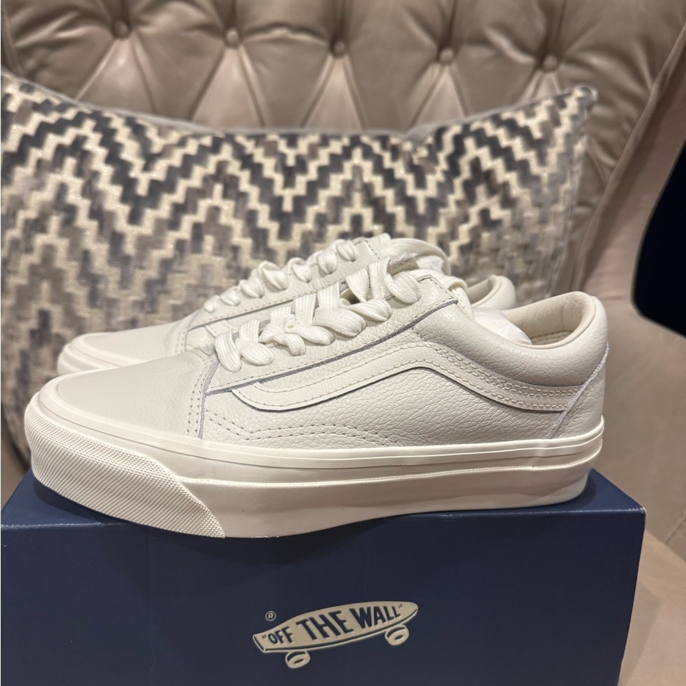 Leather Vans Lx Old Skool in Antique White